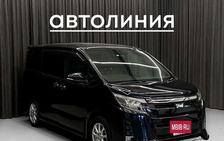 Toyota Noah III, 2019 год, 2 150 000 рублей, 3 фотография