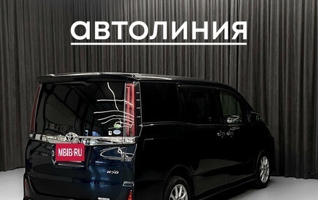 Toyota Noah III, 2019 год, 2 150 000 рублей, 5 фотография