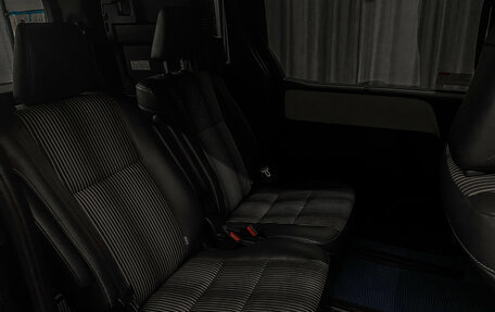 Toyota Noah III, 2019 год, 2 150 000 рублей, 14 фотография