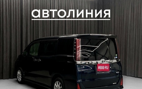 Toyota Noah III, 2019 год, 2 150 000 рублей, 7 фотография