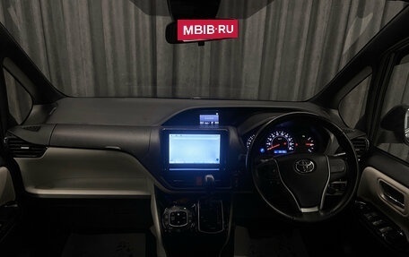 Toyota Noah III, 2019 год, 2 150 000 рублей, 10 фотография