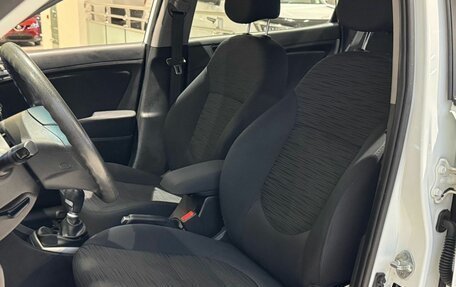 Hyundai Solaris II рестайлинг, 2015 год, 799 000 рублей, 17 фотография