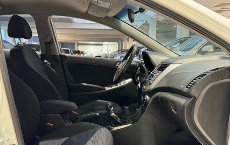 Hyundai Solaris II рестайлинг, 2015 год, 799 000 рублей, 24 фотография