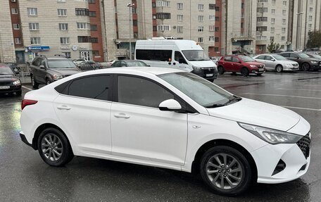 Hyundai Solaris II рестайлинг, 2022 год, 1 750 000 рублей, 4 фотография
