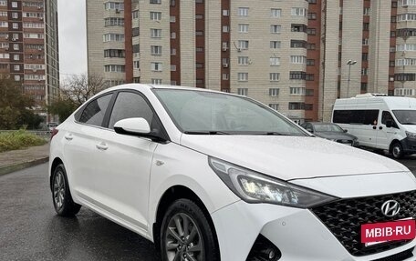 Hyundai Solaris II рестайлинг, 2022 год, 1 750 000 рублей, 3 фотография