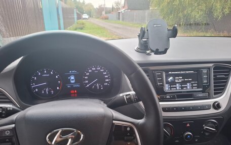 Hyundai Solaris II рестайлинг, 2017 год, 900 000 рублей, 6 фотография
