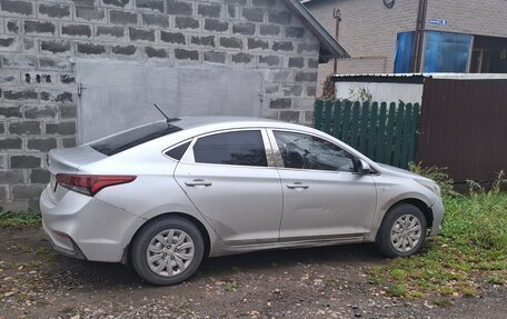 Hyundai Solaris II рестайлинг, 2017 год, 900 000 рублей, 4 фотография
