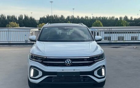 Volkswagen T-Roc I, 2023 год, 1 311 000 рублей, 2 фотография