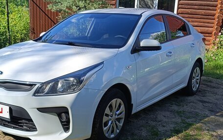 KIA Rio IV, 2018 год, 960 000 рублей, 2 фотография