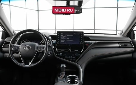 Toyota Camry, 2021 год, 3 330 000 рублей, 7 фотография