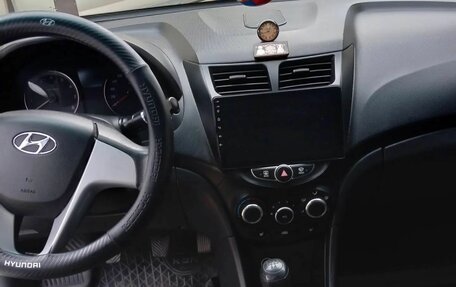 Hyundai Solaris II рестайлинг, 2012 год, 850 000 рублей, 3 фотография