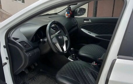 Hyundai Solaris II рестайлинг, 2012 год, 850 000 рублей, 4 фотография