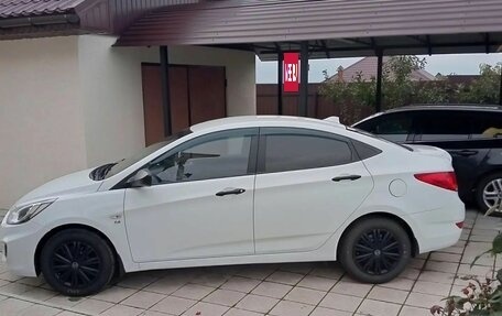 Hyundai Solaris II рестайлинг, 2012 год, 850 000 рублей, 2 фотография