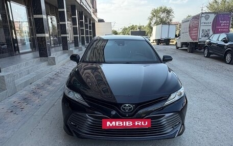Toyota Camry, 2019 год, 2 450 000 рублей, 2 фотография