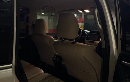 Toyota Land Cruiser Prado 150 рестайлинг 2, 2017 год, 5 000 000 рублей, 13 фотография