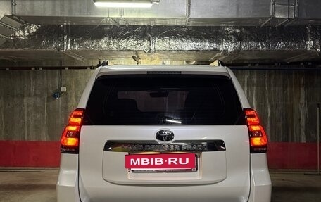 Toyota Land Cruiser Prado 150 рестайлинг 2, 2017 год, 5 000 000 рублей, 12 фотография
