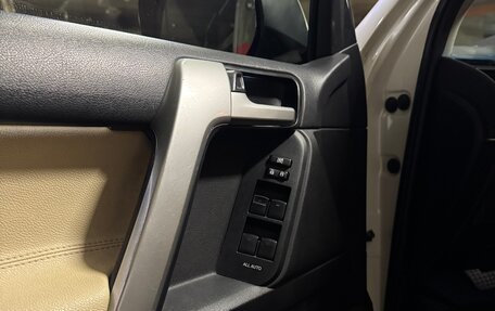 Toyota Land Cruiser Prado 150 рестайлинг 2, 2017 год, 5 000 000 рублей, 31 фотография