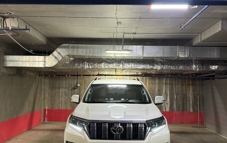 Toyota Land Cruiser Prado 150 рестайлинг 2, 2017 год, 5 000 000 рублей, 35 фотография