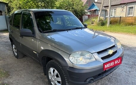 Chevrolet Niva I рестайлинг, 2017 год, 650 000 рублей, 2 фотография