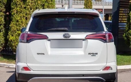 Toyota RAV4, 2019 год, 2 300 000 рублей, 5 фотография