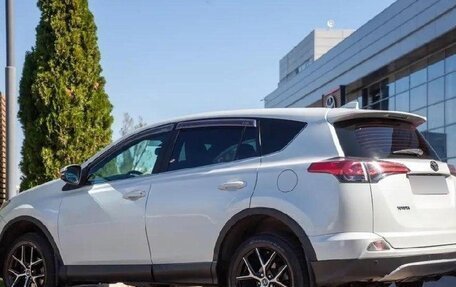 Toyota RAV4, 2019 год, 2 300 000 рублей, 6 фотография