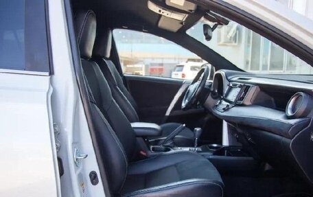 Toyota RAV4, 2019 год, 2 300 000 рублей, 11 фотография