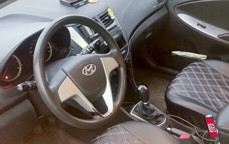 Hyundai Solaris II рестайлинг, 2015 год, 550 000 рублей, 3 фотография