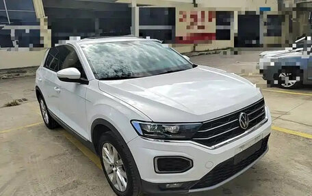 Volkswagen T-Roc I, 2022 год, 1 350 000 рублей, 3 фотография