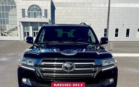 Toyota Land Cruiser 200, 2016 год, 5 699 000 рублей, 2 фотография