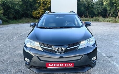 Toyota RAV4, 2015 год, 1 977 000 рублей, 3 фотография