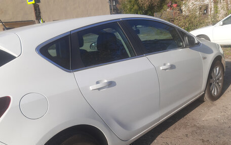 Opel Astra J, 2011 год, 550 000 рублей, 4 фотография