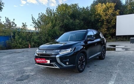 Mitsubishi Outlander III рестайлинг 3, 2021 год, 2 590 000 рублей, 2 фотография