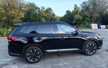 Mitsubishi Outlander III рестайлинг 3, 2021 год, 2 590 000 рублей, 7 фотография