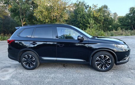 Mitsubishi Outlander III рестайлинг 3, 2021 год, 2 590 000 рублей, 6 фотография
