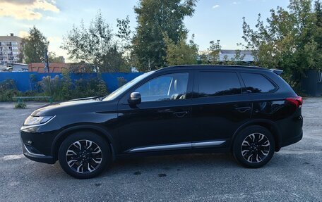 Mitsubishi Outlander III рестайлинг 3, 2021 год, 2 590 000 рублей, 13 фотография