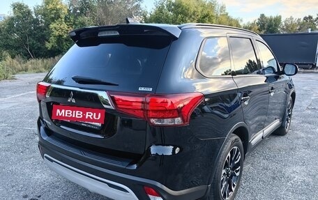 Mitsubishi Outlander III рестайлинг 3, 2021 год, 2 590 000 рублей, 8 фотография
