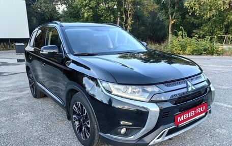 Mitsubishi Outlander III рестайлинг 3, 2021 год, 2 590 000 рублей, 5 фотография