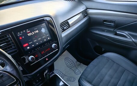 Mitsubishi Outlander III рестайлинг 3, 2021 год, 2 590 000 рублей, 17 фотография