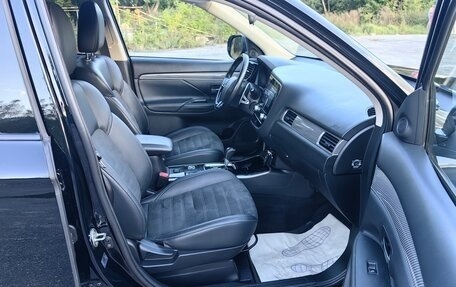Mitsubishi Outlander III рестайлинг 3, 2021 год, 2 590 000 рублей, 16 фотография