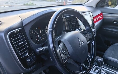 Mitsubishi Outlander III рестайлинг 3, 2021 год, 2 590 000 рублей, 18 фотография