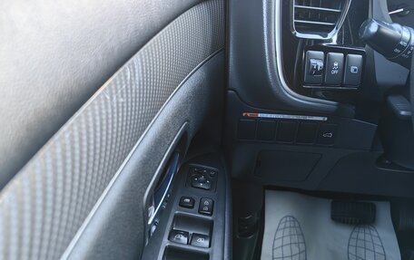 Mitsubishi Outlander III рестайлинг 3, 2021 год, 2 590 000 рублей, 28 фотография