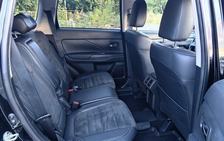 Mitsubishi Outlander III рестайлинг 3, 2021 год, 2 590 000 рублей, 27 фотография