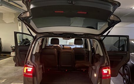 Volkswagen Touran III, 2012 год, 1 350 000 рублей, 6 фотография