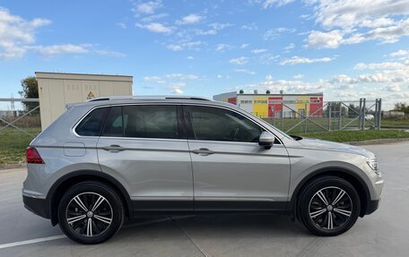 Volkswagen Tiguan II, 2018 год, 2 500 000 рублей, 4 фотография