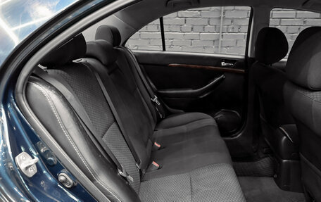 Toyota Avensis III рестайлинг, 2004 год, 620 000 рублей, 19 фотография