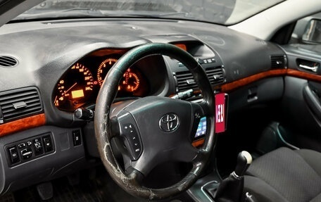 Toyota Avensis III рестайлинг, 2004 год, 620 000 рублей, 18 фотография