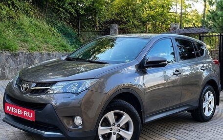 Toyota RAV4, 2014 год, 1 990 000 рублей, 2 фотография