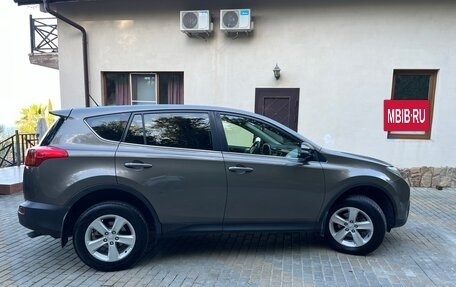 Toyota RAV4, 2014 год, 1 990 000 рублей, 6 фотография