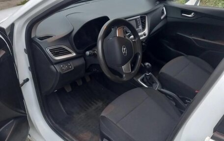 Hyundai Solaris II рестайлинг, 2019 год, 1 120 000 рублей, 5 фотография