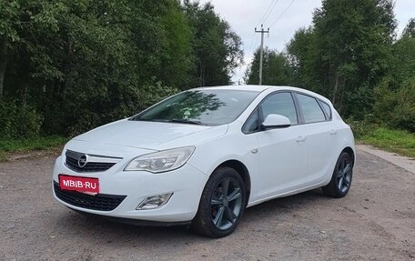 Opel Astra J, 2011 год, 550 000 рублей, 1 фотография